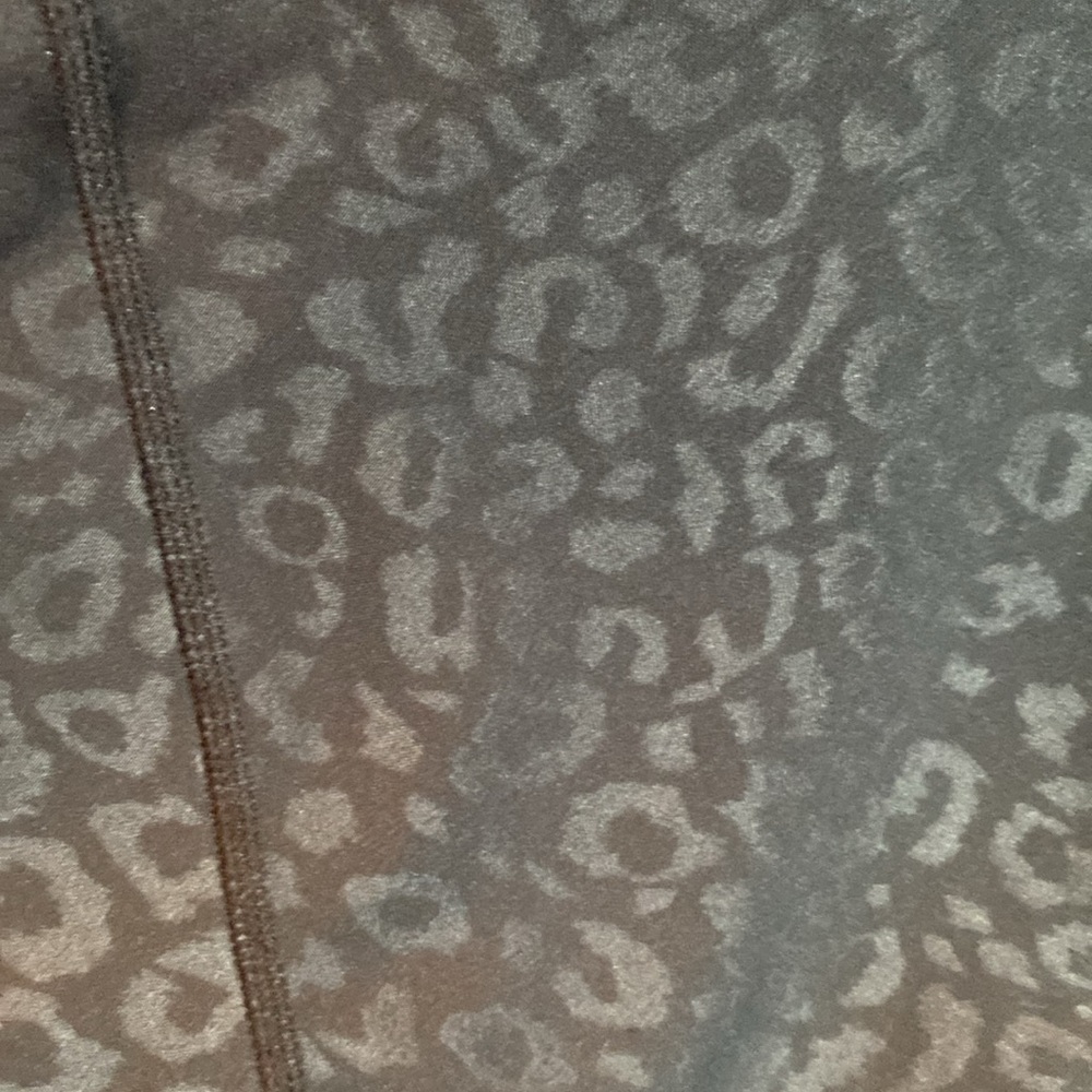 CVG Leopard Black Shadow  Printed Capri Leggings size small - Picture 3 of 3